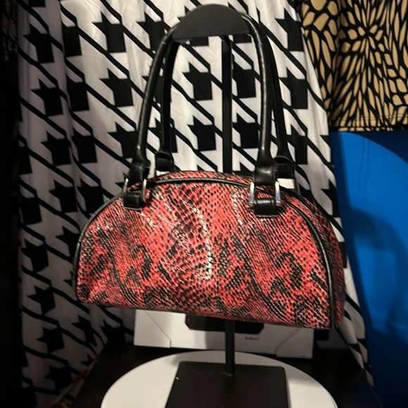 LA RUE Handbags - Stylish Snake Print Handbag